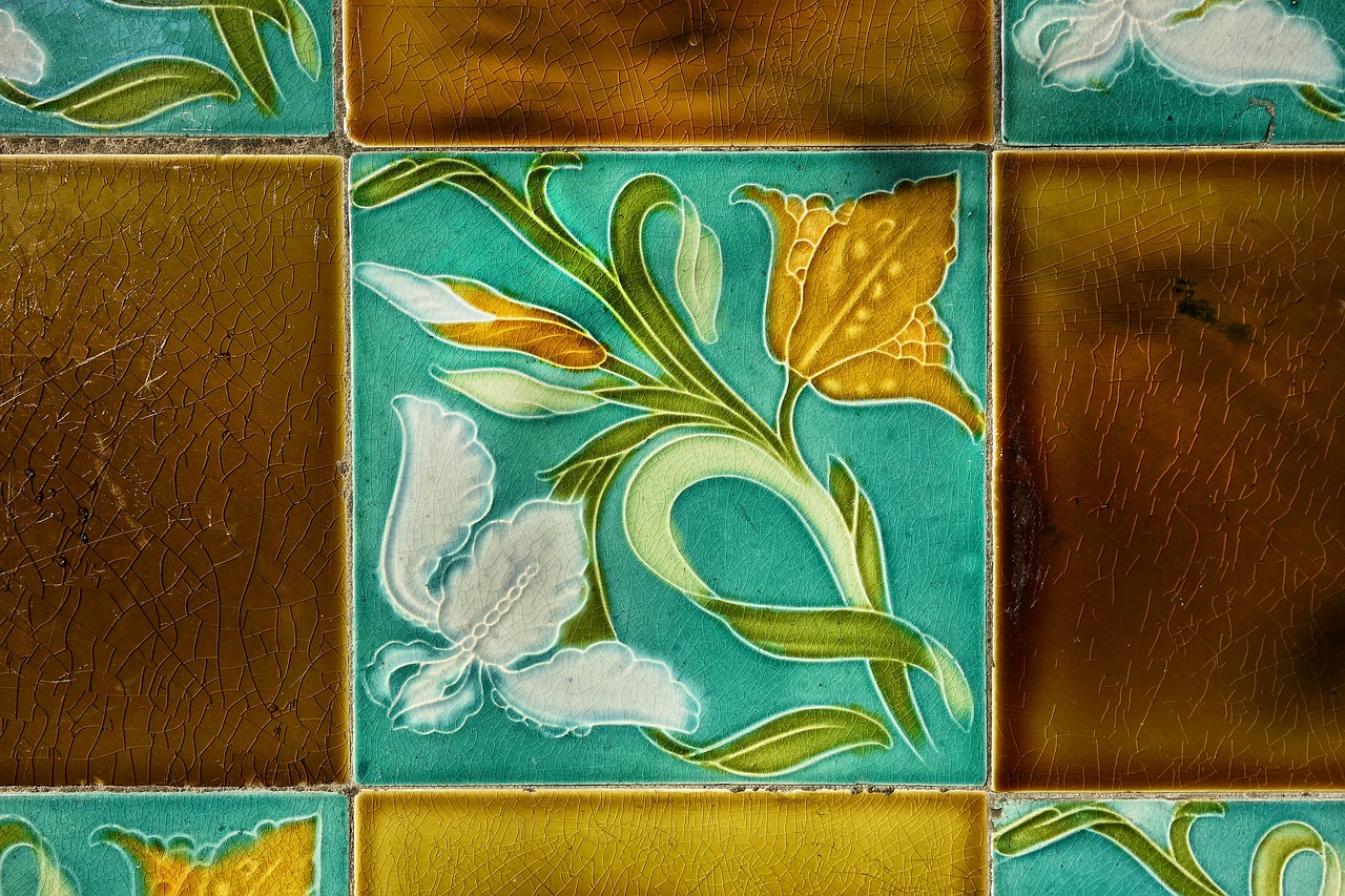 How to recycle broken pottery into beautiful mosaics